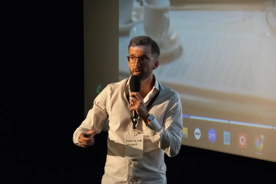 Romain de Wolff pitching Whisperit at Weblaw Forum 2025